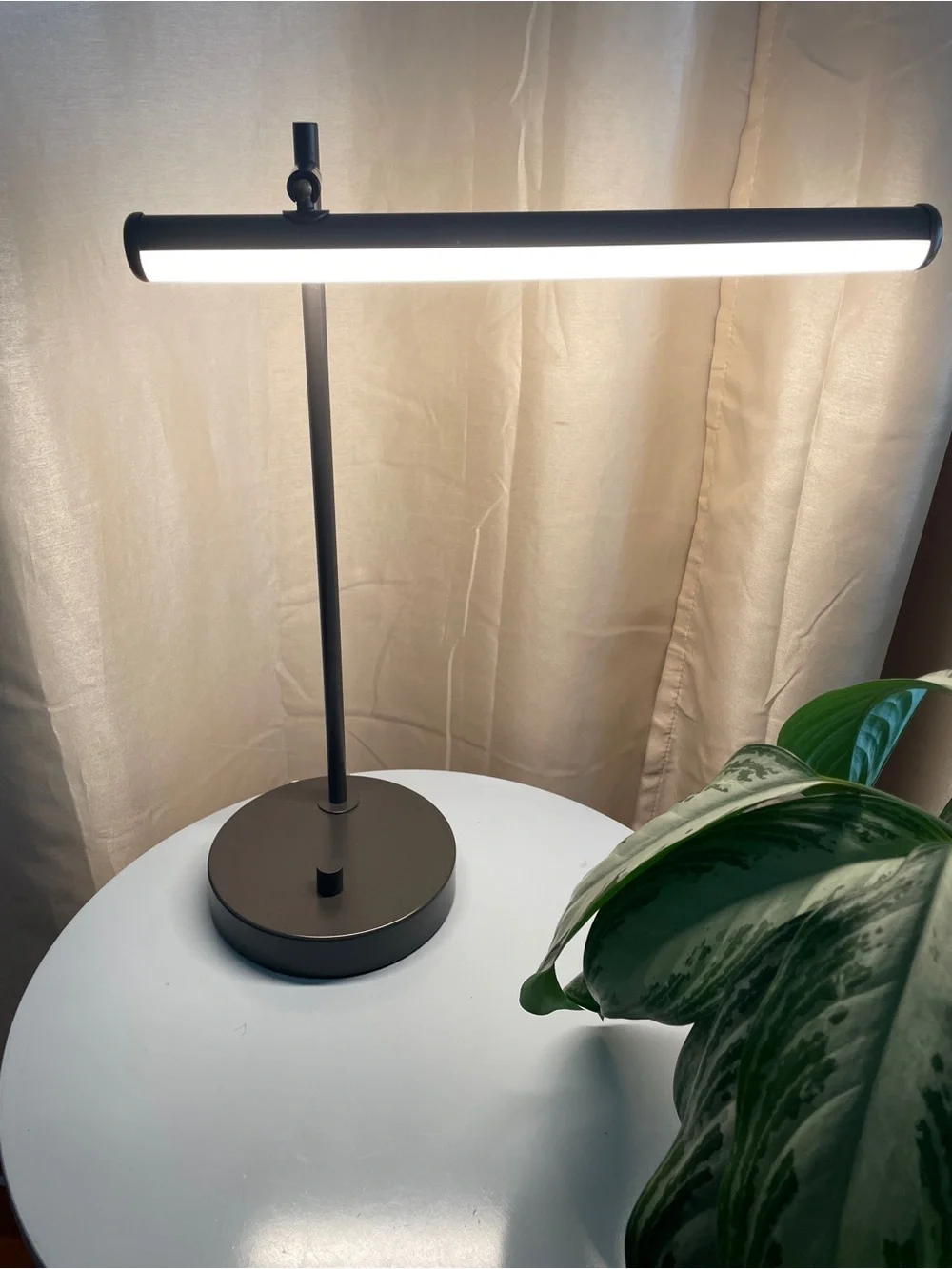 West Elm Matte Rod Black LED Task Lamp Dimmer Switch + USB outlet